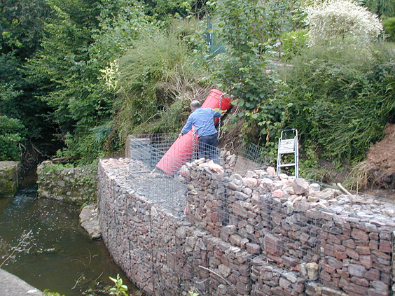 curved retaining wall using gabion baskets